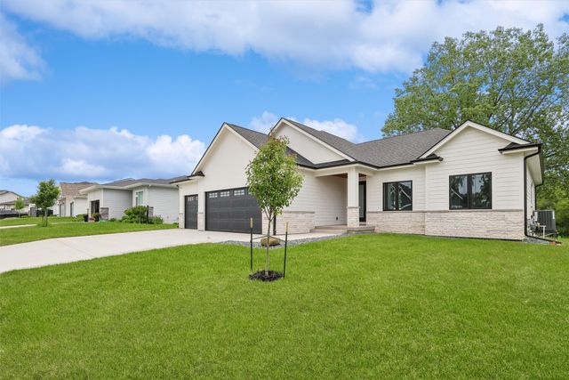 5011 153rd Street, Urbandale, IA 50323