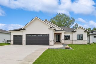5011 153rd Street, Urbandale, IA 50323