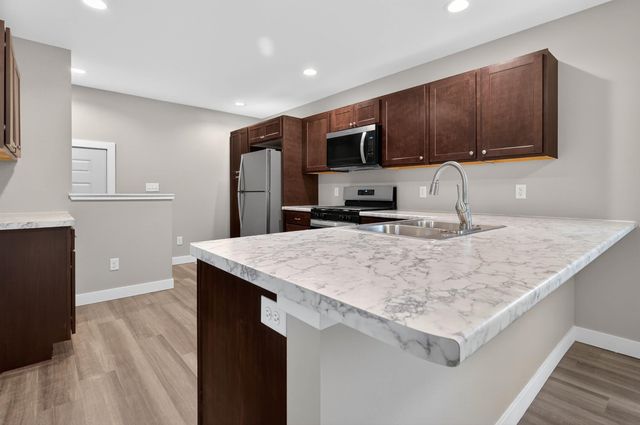 319 Iowa Street, Waterloo, IA 50703