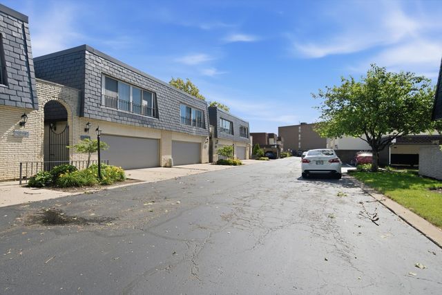 4042 Trafalgar Lane 4042, Oak Lawn, IL 60453