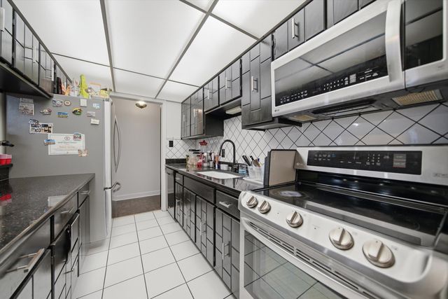 4042 Trafalgar Lane 4042, Oak Lawn, IL 60453