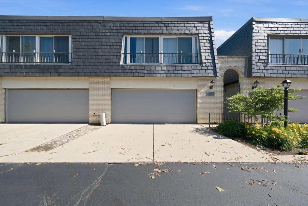 4042 Trafalgar Lane 4042, Oak Lawn, IL 60453