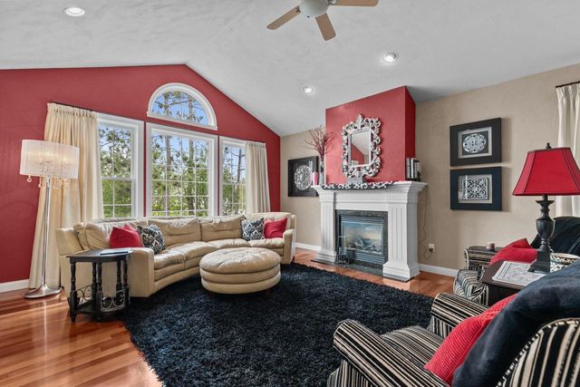 421 S PINE GROVE LANE, Hortonville, WI 54944