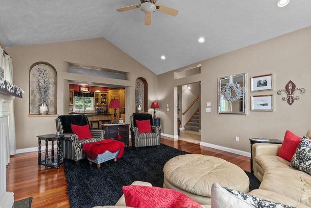 421 S PINE GROVE LANE, Hortonville, WI 54944