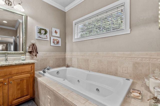 421 S PINE GROVE LANE, Hortonville, WI 54944