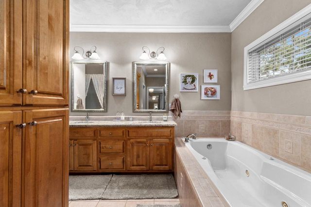 421 S PINE GROVE LANE, Hortonville, WI 54944