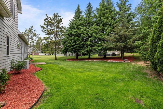 421 S PINE GROVE LANE, Hortonville, WI 54944