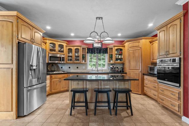 421 S PINE GROVE LANE, Hortonville, WI 54944