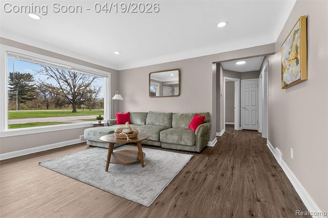 9075 W Parkway Street, Detroit, MI 48239