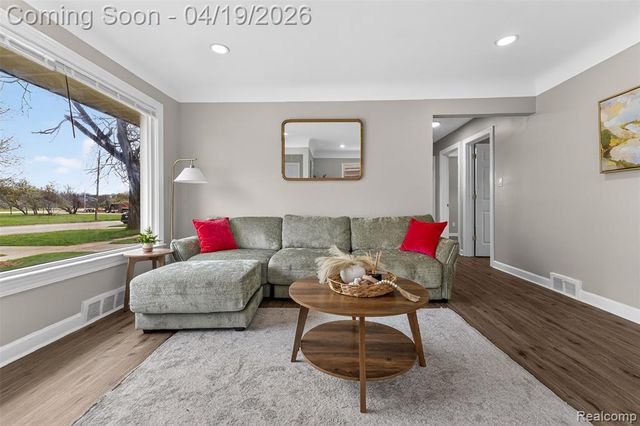 9075 W Parkway Street, Detroit, MI 48239