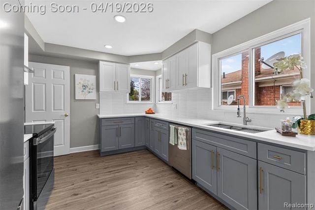 9075 W Parkway Street, Detroit, MI 48239