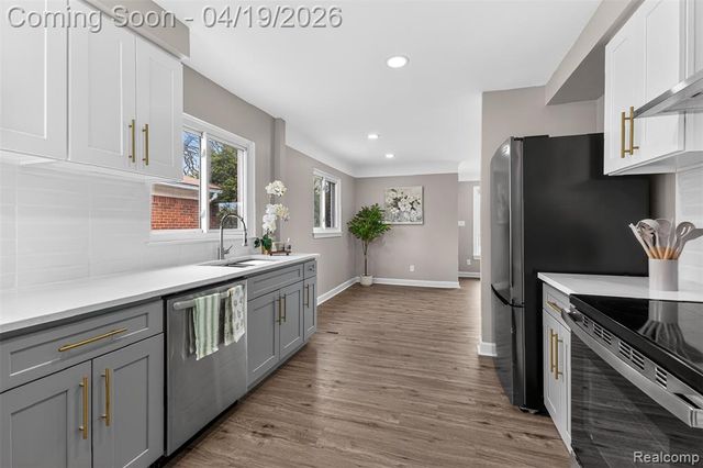 9075 W Parkway Street, Detroit, MI 48239