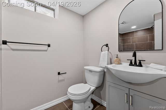 9075 W Parkway Street, Detroit, MI 48239