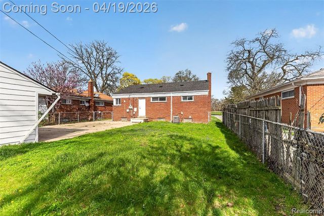 9075 W Parkway Street, Detroit, MI 48239