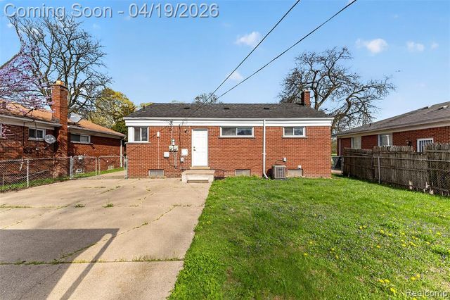 9075 W Parkway Street, Detroit, MI 48239