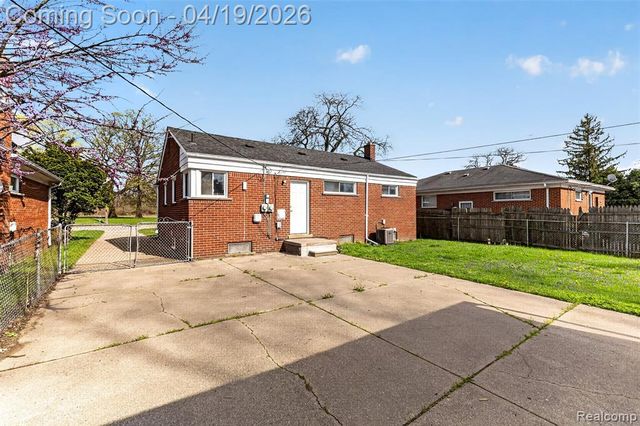 9075 W Parkway Street, Detroit, MI 48239