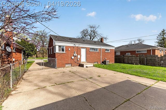 9075 W Parkway Street, Detroit, MI 48239