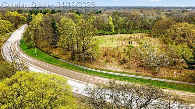 9075 W Parkway Street, Detroit, MI 48239