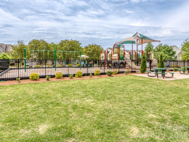 5951 Carrollton Lane, Charlotte, NC 28210