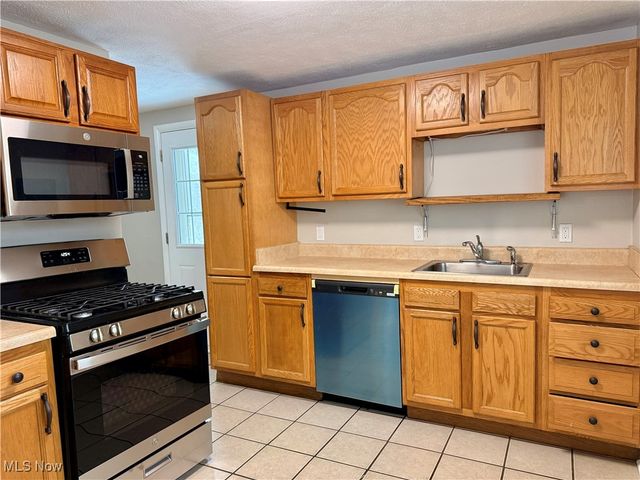 707 Vermont Drive, Lorain, OH 44052