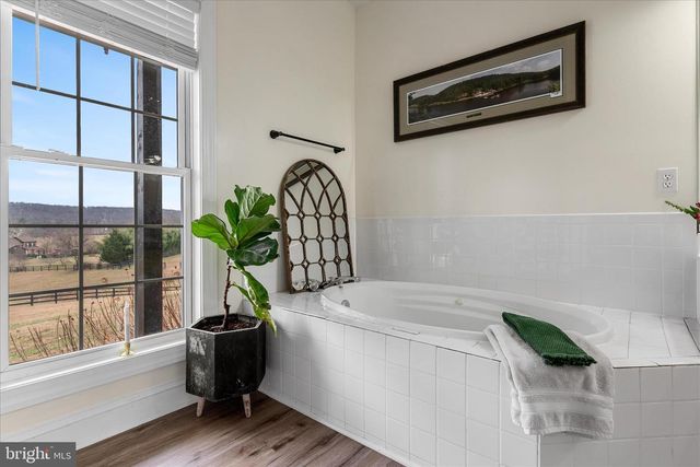 521 HIDDEN VALLEY LN, Winchester, VA 22603