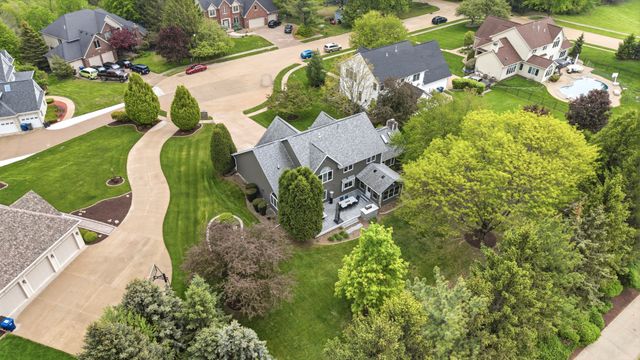 4986 Foxborough Court, Bettendorf, IA 52722