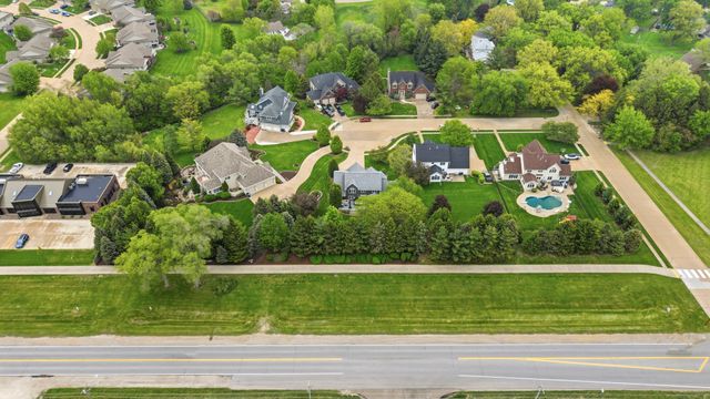 4986 Foxborough Court, Bettendorf, IA 52722