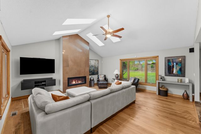 4986 Foxborough Court, Bettendorf, IA 52722