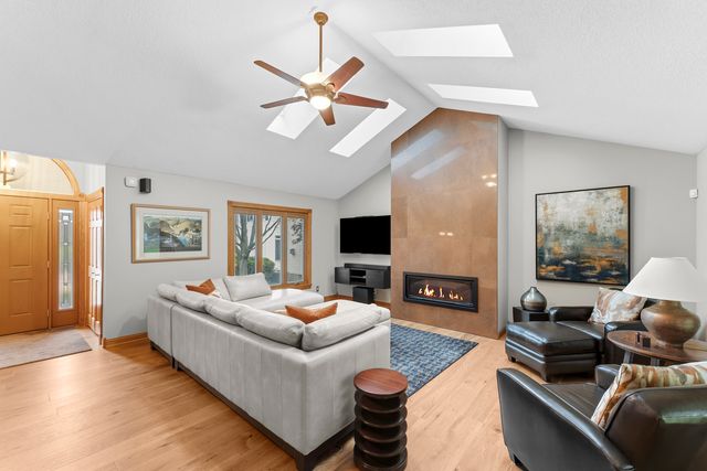 4986 Foxborough Court, Bettendorf, IA 52722
