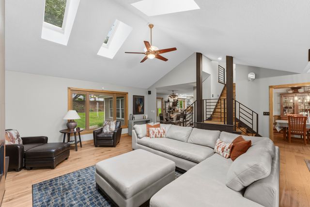 4986 Foxborough Court, Bettendorf, IA 52722