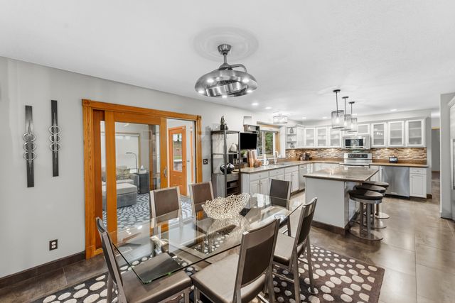 4986 Foxborough Court, Bettendorf, IA 52722