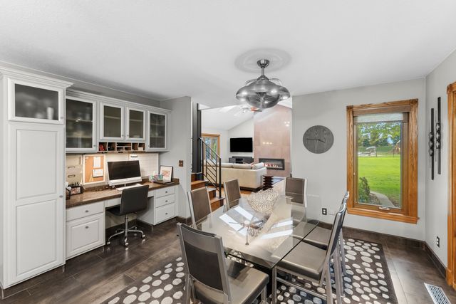 4986 Foxborough Court, Bettendorf, IA 52722