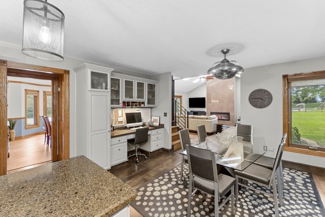 4986 Foxborough Court, Bettendorf, IA 52722