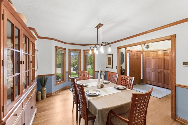 4986 Foxborough Court, Bettendorf, IA 52722