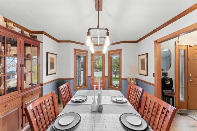 4986 Foxborough Court, Bettendorf, IA 52722