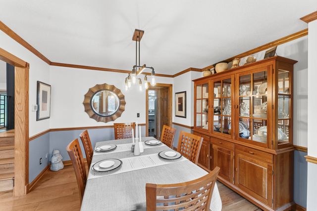 4986 Foxborough Court, Bettendorf, IA 52722