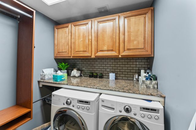 4986 Foxborough Court, Bettendorf, IA 52722