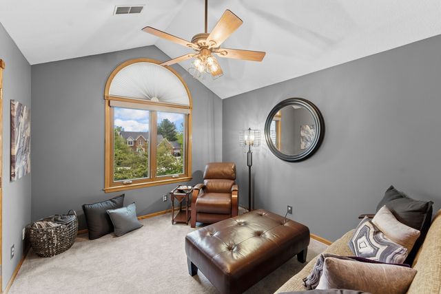 4986 Foxborough Court, Bettendorf, IA 52722