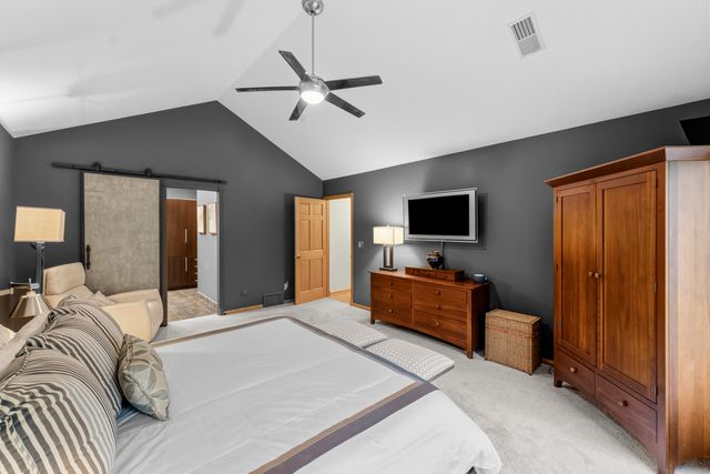 4986 Foxborough Court, Bettendorf, IA 52722