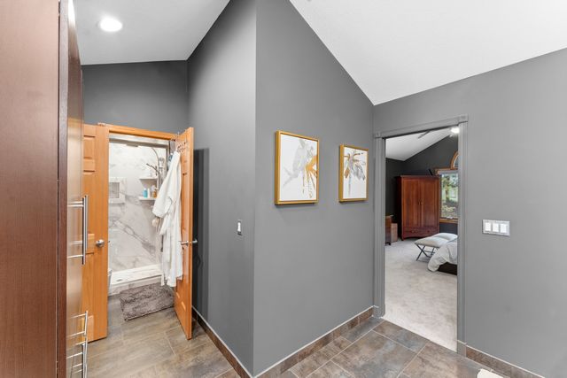 4986 Foxborough Court, Bettendorf, IA 52722
