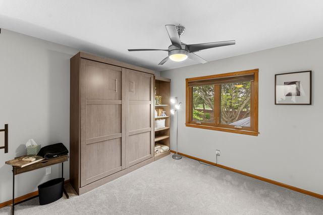 4986 Foxborough Court, Bettendorf, IA 52722