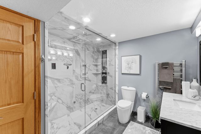 4986 Foxborough Court, Bettendorf, IA 52722