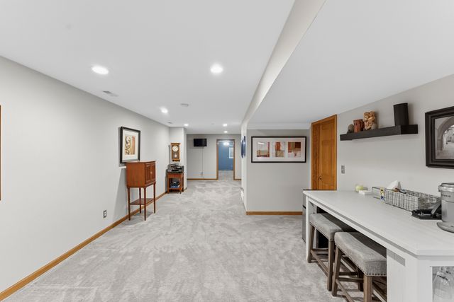 4986 Foxborough Court, Bettendorf, IA 52722
