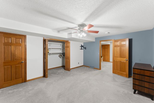 4986 Foxborough Court, Bettendorf, IA 52722