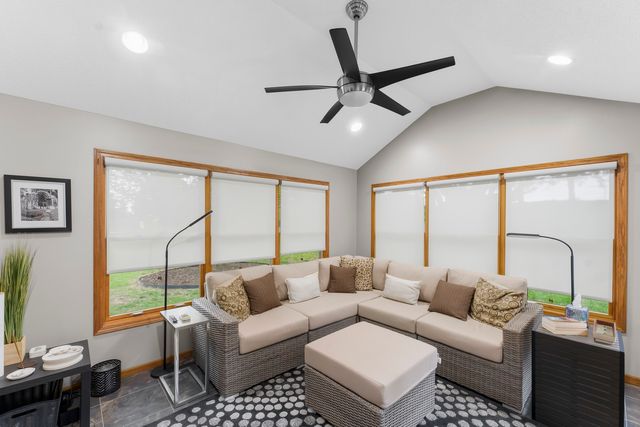 4986 Foxborough Court, Bettendorf, IA 52722