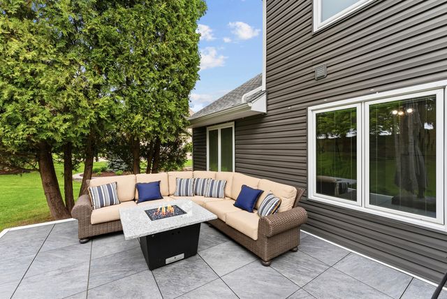 4986 Foxborough Court, Bettendorf, IA 52722