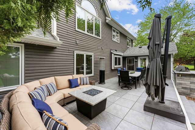 4986 Foxborough Court, Bettendorf, IA 52722