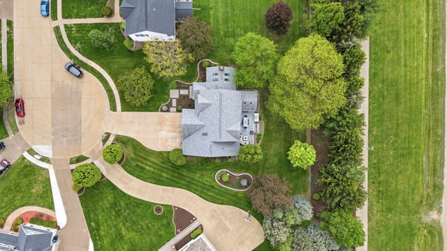 4986 Foxborough Court, Bettendorf, IA 52722