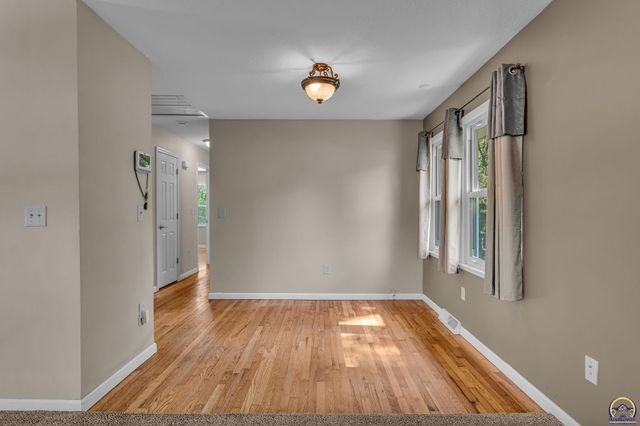 2910 SW Burlingame RD, Topeka, KS 66611