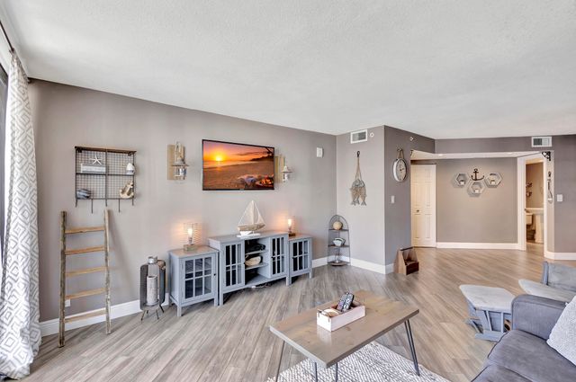 3000 N Ocean Drive Unit17-B, Singer Island, FL 33404